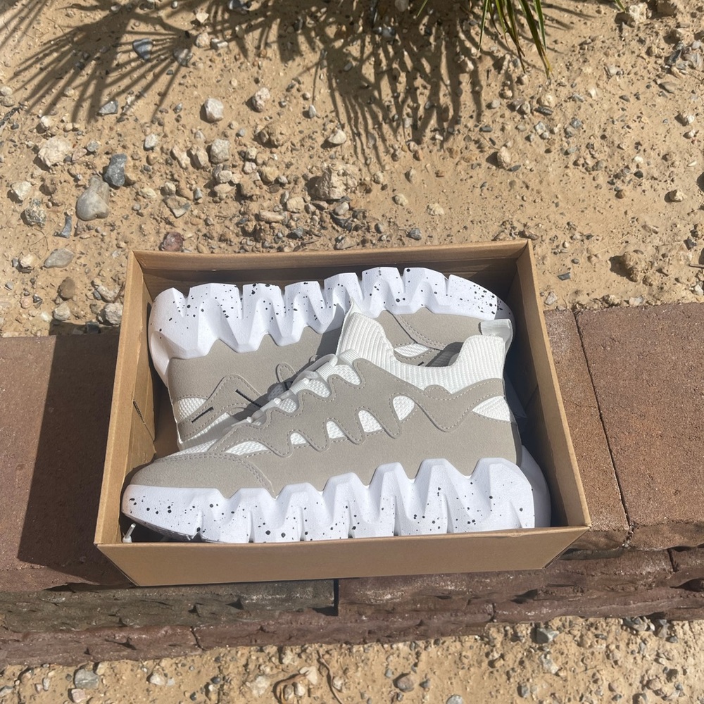 Trendy Chunky Sneakers 👟 - Picture 5 of 5